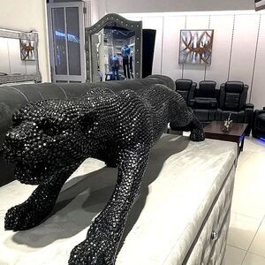 Deco 79 Polystone Carved Faceted Diamond Accent Leopord Sculpture